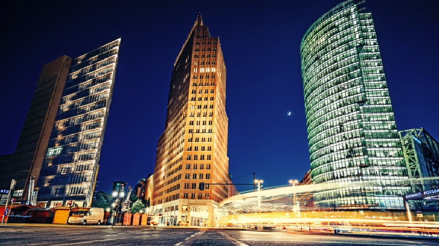 Berlín. La red Smart City Berlín, con más de 100 empresas y organismos científicos y de investigación, apoya decididamente la sostenibilidad de Berlín y la estrategia Smart City del Land, que buscan convertir a la capital alemana en la Smart City de Europa.